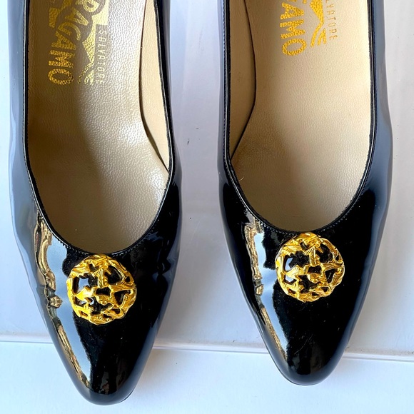 Salvatore Ferragamo Black Patent Leather Heels Pumps Florence Gold Accent, 8AA - Picture 2 of 14